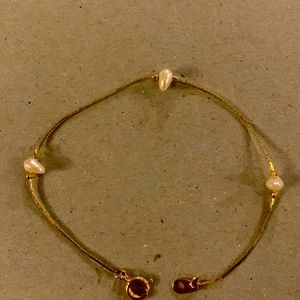EUC gold tone bracelet with petite teardrop pearls